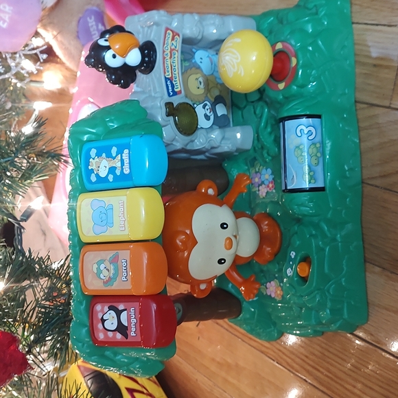 Vtech Learn & Dance Interactive Zoo - Picture 2 of 6